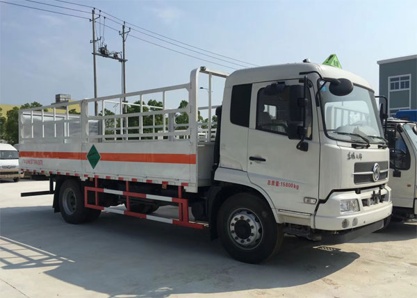東風(fēng)天錦6.2米11噸氣瓶運(yùn)輸車(chē)