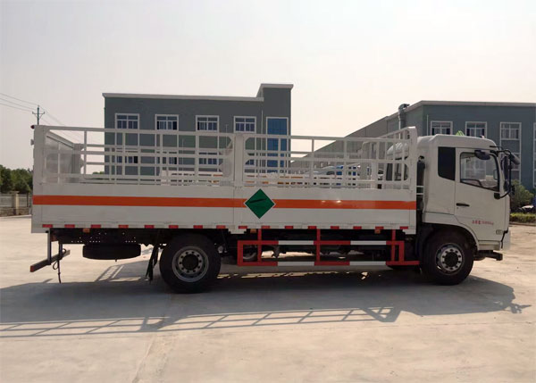 東風(fēng)天錦6.2米11噸氣瓶運(yùn)輸車(chē)